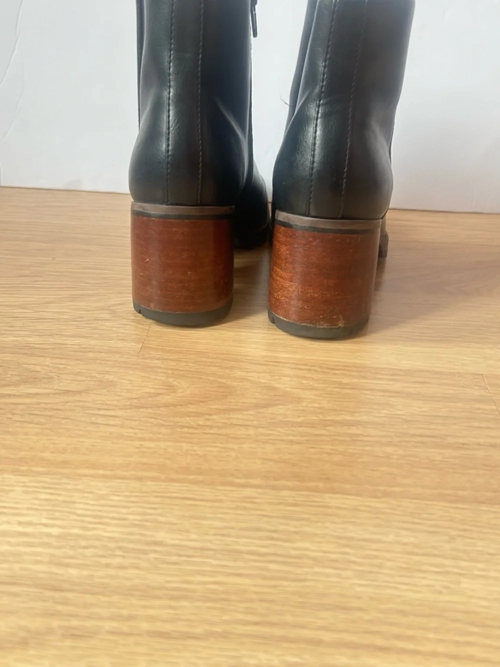 Korks Black Leather Ankle Boots Block Heel Zip Lug Sole Comfort size 6 M